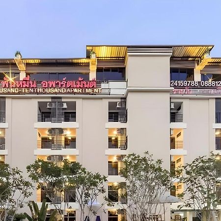 Thousand-Ten Thousand Hotel Bangkok Bagian luar foto