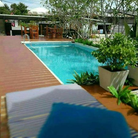 Thousand-Ten Thousand Hotel Bangkok Bagian luar foto