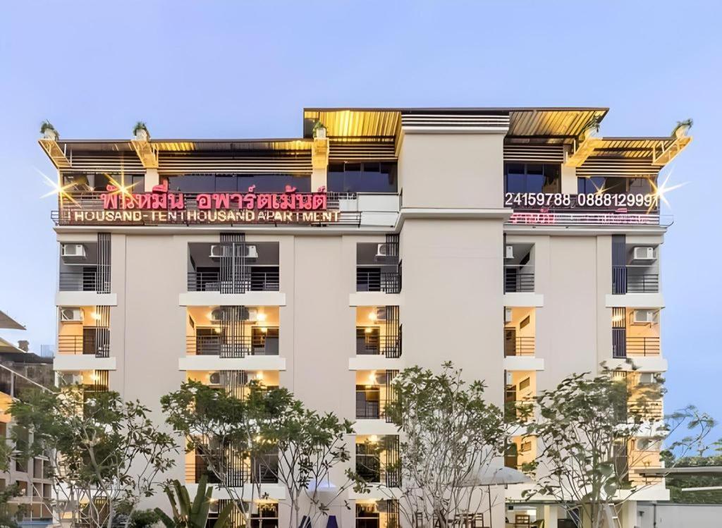 Thousand-Ten Thousand Hotel Bangkok Bagian luar foto