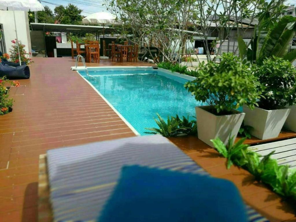 Thousand-Ten Thousand Hotel Bangkok Bagian luar foto