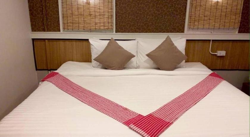 Thousand-Ten Thousand Hotel Bangkok Bagian luar foto